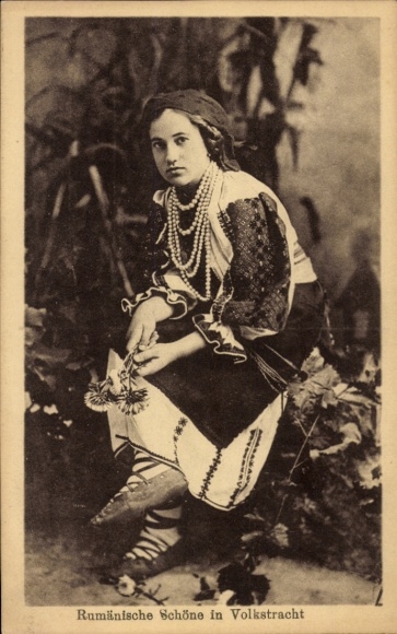 PC Romanian beauty in folk costume