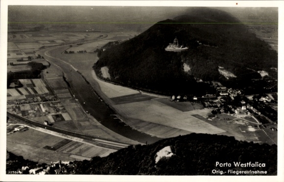 Ak Porta Westfalica in Noordrijn-Westfalen, luchtfoto, Keizer Wilhelm I. Monument