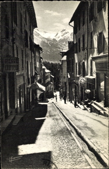 Postcard Briançon Briancon Hautes-Alpes, street with flatter buildings, snow-capped mountains in the background, At