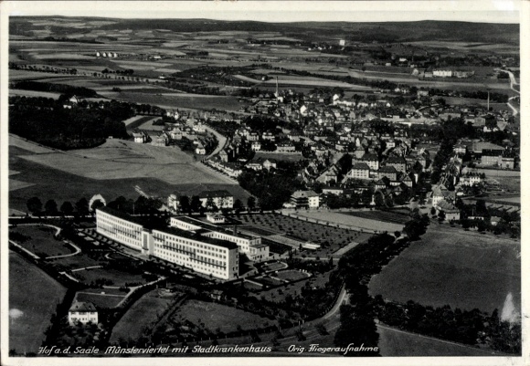 Ak Hof an der Saale Oberfranken Bayern, Münsterviertel, Stadtkrankenhaus, Fliegeraufnahme