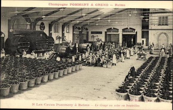 Set with 40 PCs Reims, Caves Pommery, envelope