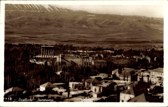 Ak Baalbek Libanon, Panoramaansicht,  Ruinen, Gebirge im Hintergrund