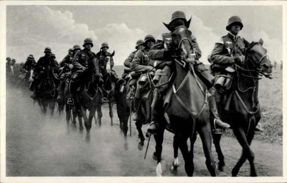Postcard German Wehrmacht, soldiers on horseback