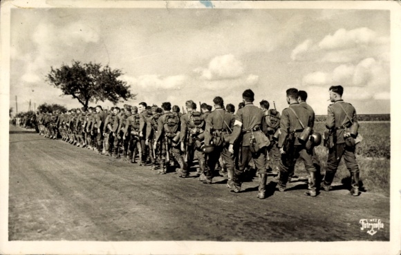 Postcard German Wehrmacht, marching column