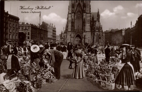 Postcard Hamburg Mitte Altstadt, Vierländer at the Hopfenmarkt, stalls, church