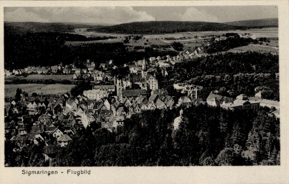 Ak Sigmaringen an der Donau, Luftaufnahme von   Architektur, Landschaft, Bäume