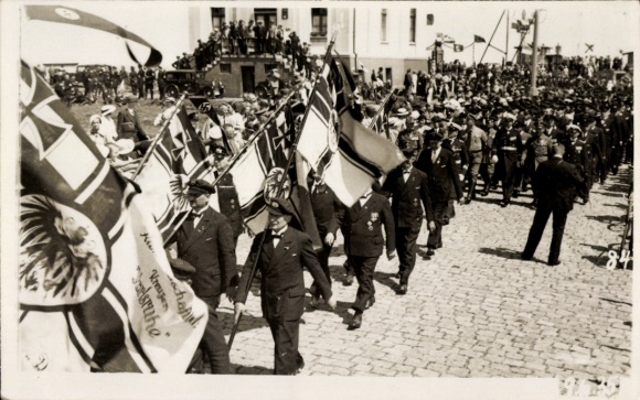 Foto Ak Reichsmarine, Matrosen, Leichter Kreuzer Karlsruhe