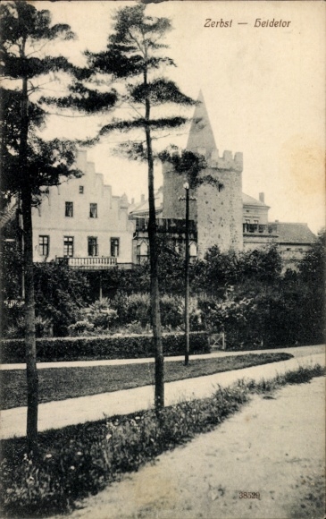 Postcard Zerbst in Anhalt, historic building, garden, trees in the foreground