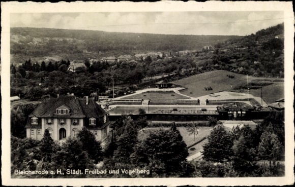 Ak Bleicherode Harz, Städt. Freibad und Vogelberg, Feld