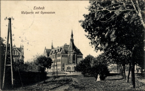 Ak Einbeck in Niedersachsen, Wallpartie mit Gymnasium