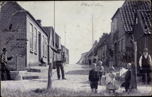 Foto Ak Maasholm in Sleeswijk-Holstein, straatgebied, bewoners, kinderen