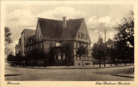 Postcard Diemitz Halle an der Saale, Berliner Straße corner Breite Straße