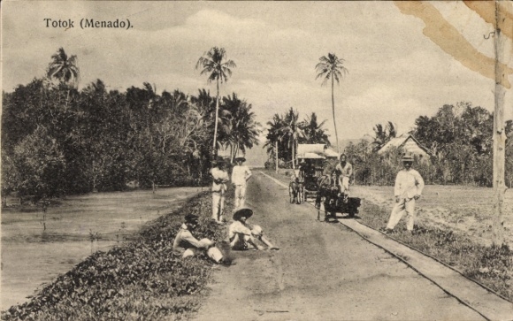 Ak Manado Menado Indonesia, Totok, Straße, Einheimische, Palmen