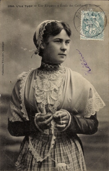 Postcard Île Tudy Finistère, An elegant study of headgear from Brittany