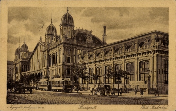 Postcard Budapest Hungary, West Railway Station, Tram