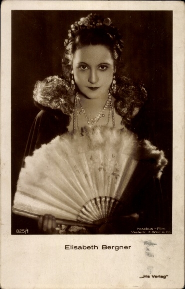 Postcard actress Elisabeth Bergner, portrait, fan