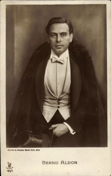 Ak Schauspieler Bernd Aldor, Portrait, Mantel, Zylinder, RPH 154 1
