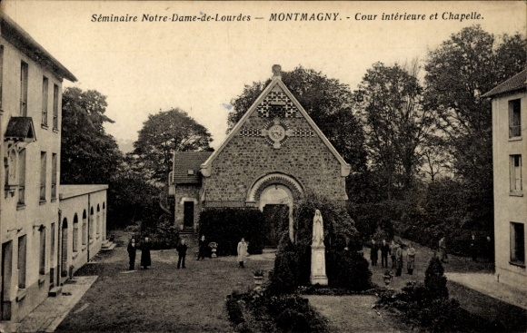 Ak Montmagny Val d’Oise, Séminaire Notre-Dame-de-Lourdes, Innenhof, Kapelle, Statue, Garten