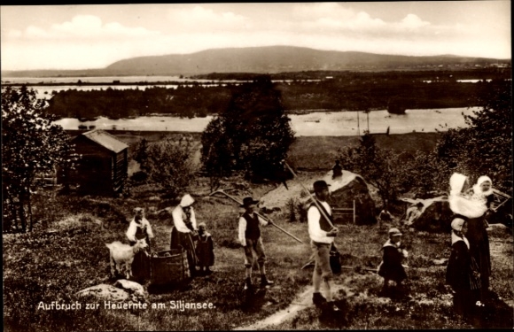 Postcard Sweden, departure for the hay harvest on Lake Siljan, traditional costumes