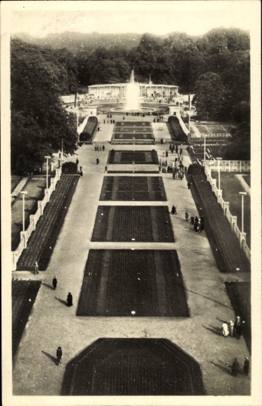 Ak Dresden Altstadt, Gartenbauausstellung 1926, Blick vom grünen Dom nach den Rosenhof, Fontäne