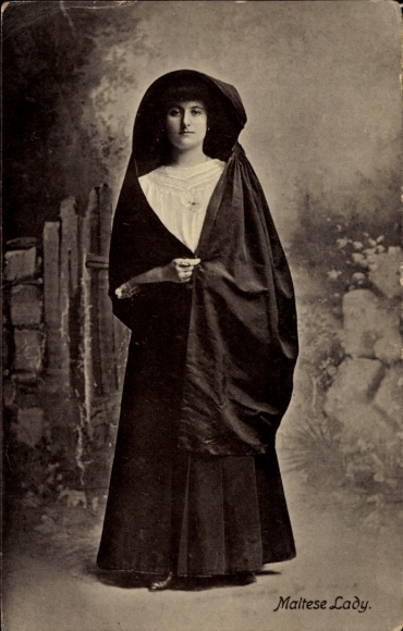 Postcard Malta, woman in traditional costume