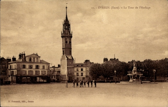 Postcard Évreux Eure, tower, square, houses, fountain, people