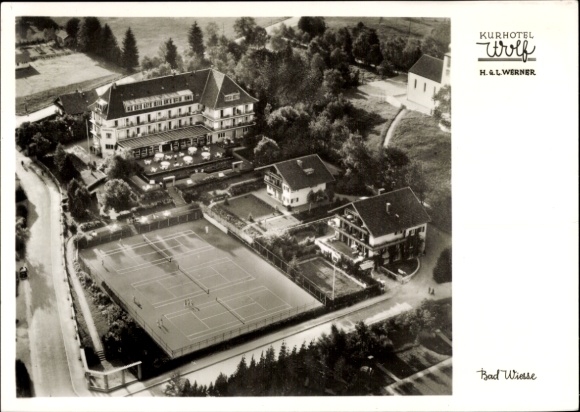 Postcard Bad Wiessee in Upper Bavaria, aerial photograph of the Kurhotel Wolf, tennis courts, surrounding nature, 1940