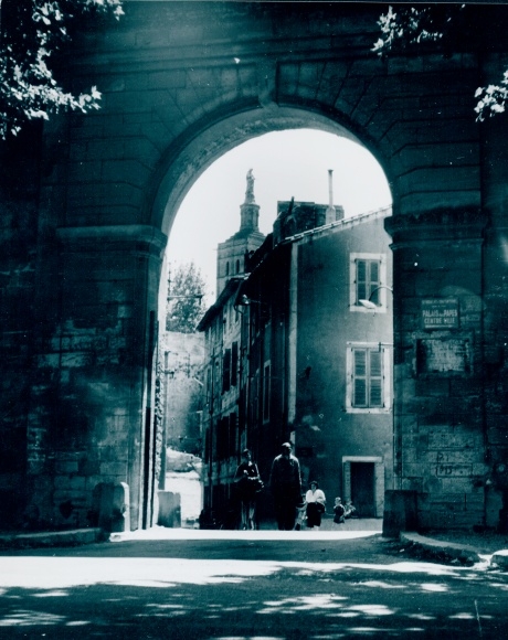 Photo Avignon Vaucluse, street section, archway