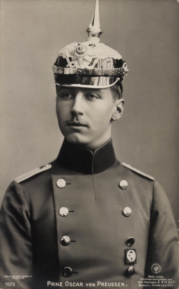 Postcard Oskar Prince of Prussia, portrait in uniform with spiked helmet