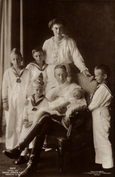 Ak Kronprinz Wilhelm von Preußen, Kronprinzessin Cecilie, Prinzen, Prinzessin Alexandrine