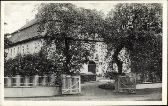 Ak Radibor in Sachsen, Altbau, Garten, Tor, Bäume, Landhausartiger Stil, schwarz-weiß Foto
