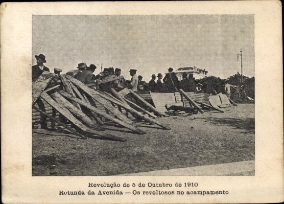 Postcard Portugal, Revolution 5 October 1910, Rotunda da Avenida, roadblock