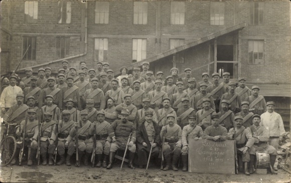 Foto Ak Französische Soldaten in Uniformen, Gruppenfoto