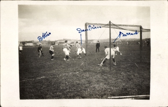Photo Postcard hockey players on the field, Pottier, Daubian, Barrast