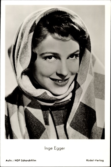 Postcard actress Inge Egger, portrait, headscarf, film Fanfares of Love