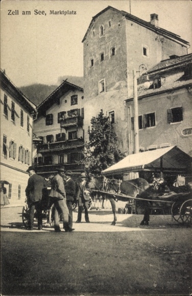 Ak Zell am See in Salzburg,  Marktplatz, Maultierwagen, Menschen