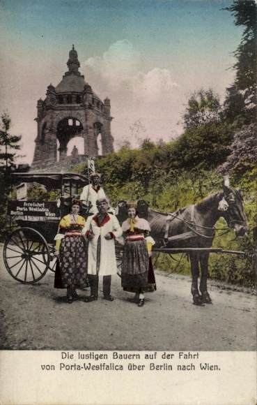 Postcard Porta Westfalica in North Rhine Westphalia, farmers in Wesertal costume, Fat Henry, carriage