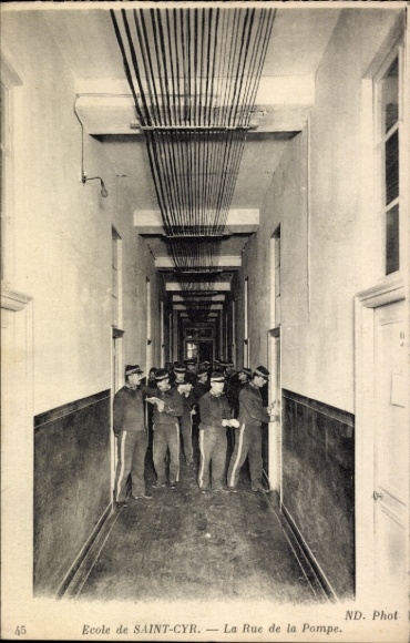 Postcard Saint Cyr l'Ecole Yvelines, vue generale de la Rue de la Pompe