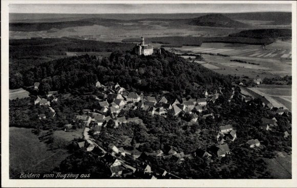 Postcard Baldern Bopfingen in the Ostalbkreis, aerial view of the castle on the hill, rural surroundings
