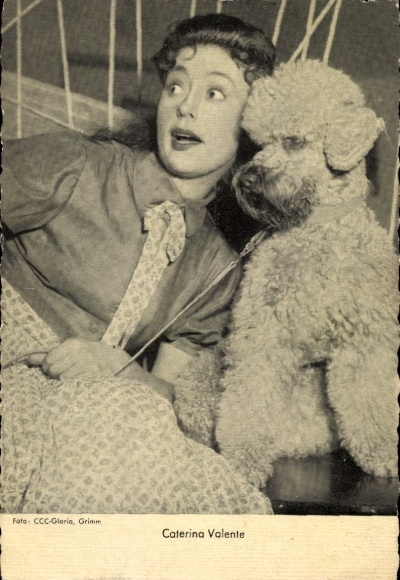 Postcard actress and singer Caterina Valente, portrait, poodle