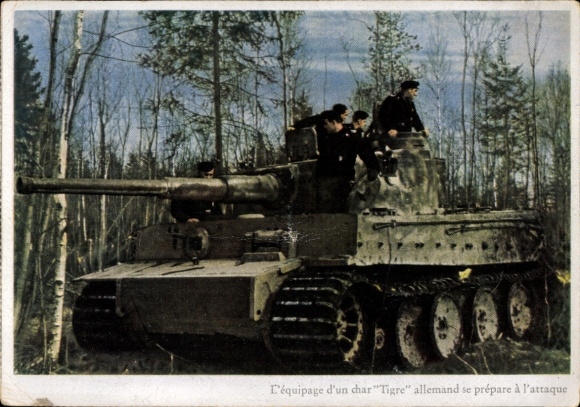 Postcard German Wehrmacht, crew of a Tiger tank prepares for action
