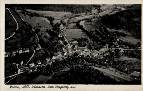 Ak Weizen Stühlingen im Schwarzwald, Luftaufnahme des Ortes  südliches Schwaben, Flugzeugaufnahme