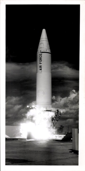 foto Cape Canaveral Florida USA, opstijgende Jupiter-raket, Amerikaanse luchtmacht, 1960