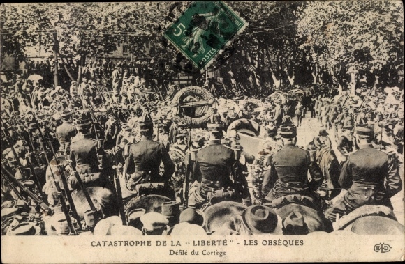 Postcard Toulon Var, Catastrophe du Liberté 25 Sept 1911, French warship, les Obseques