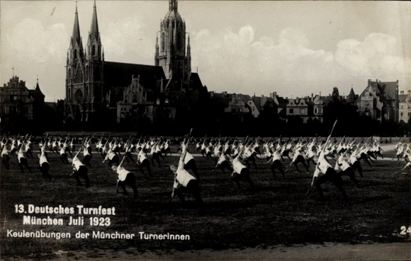 Zdjęcie KP XIII Niemiecki Festiwal Gimnastyczny Monachium lipiec 1923, ćwiczenia klubowe gimnastyczek monachijskich