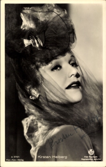 Postcard actress Kirsten Heiberg, portrait, hat, veil, autograph