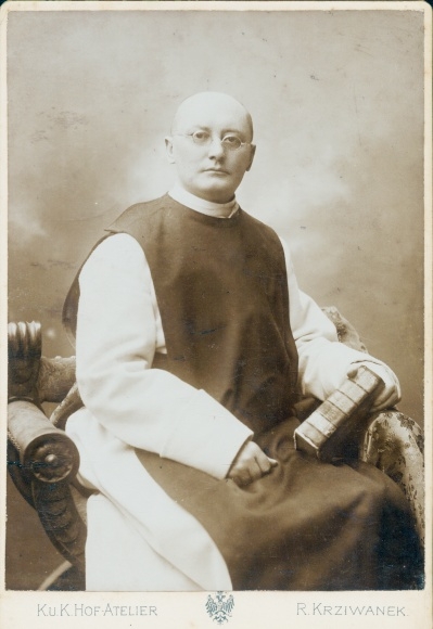 Cabinet Photo Vienna 7. New building Austria, portrait of opera singer Franz Czasta, The Subprior