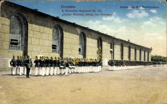 Ak Dresden Neustadt, 2e Grenadierregiment nr. 101, Kaiser Wilhelm, formatie van de gardeparade