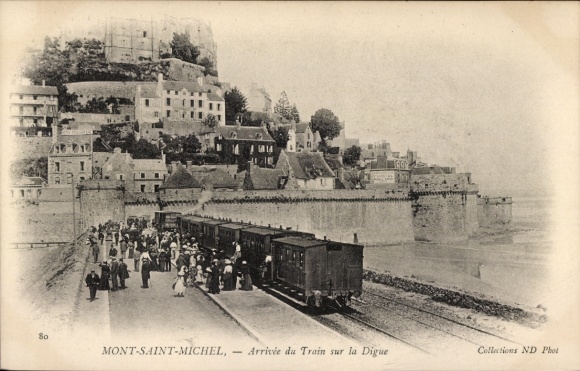 CPA Mont Saint Michel Manche, Aankomst du Train sur a Digue