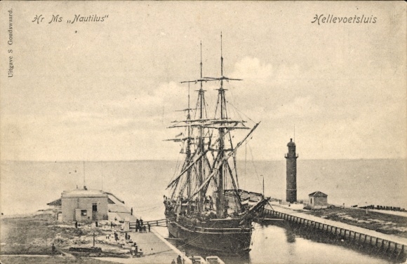 Postcard Hellevoetsluis South Holland, sailing ship Nautilus